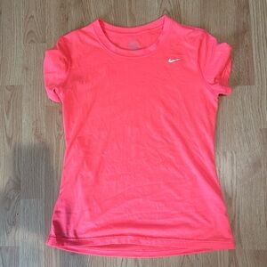 Nike workout top size medium